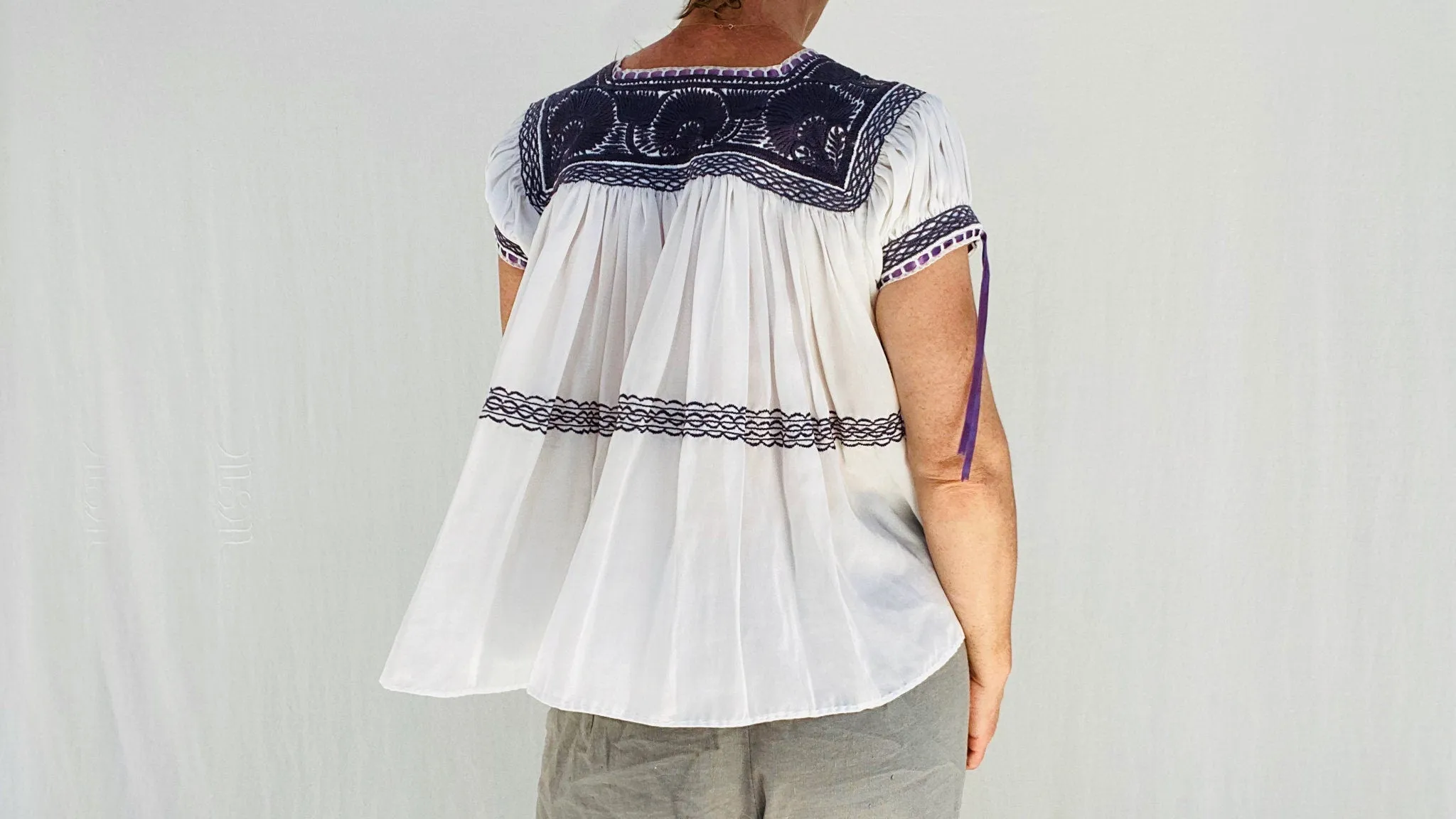 Hand-Embroidered Aguacatenango Blouse. Chiffon. 0079