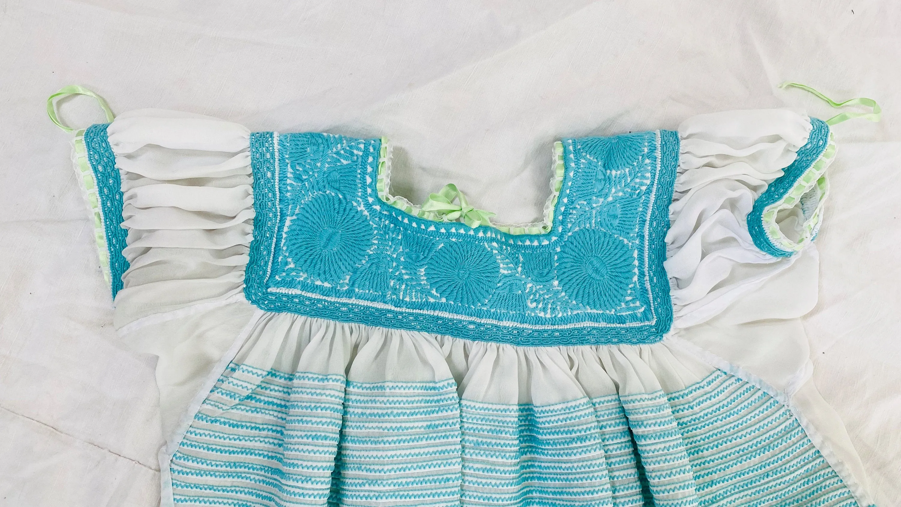 Hand-Embroidered Aguacatenango Blouse. Chiffon. 0099