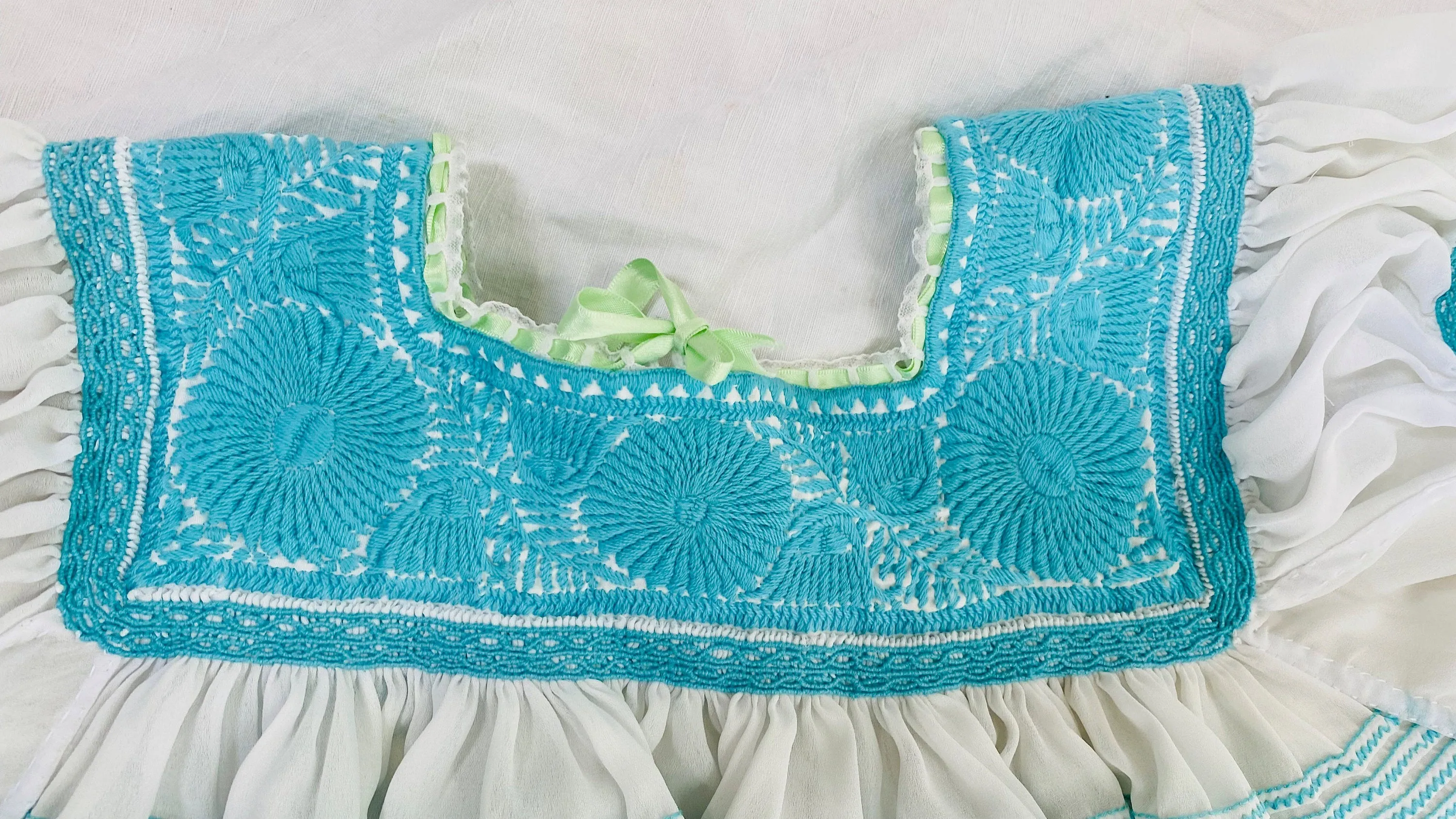 Hand-Embroidered Aguacatenango Blouse. Chiffon. 0099