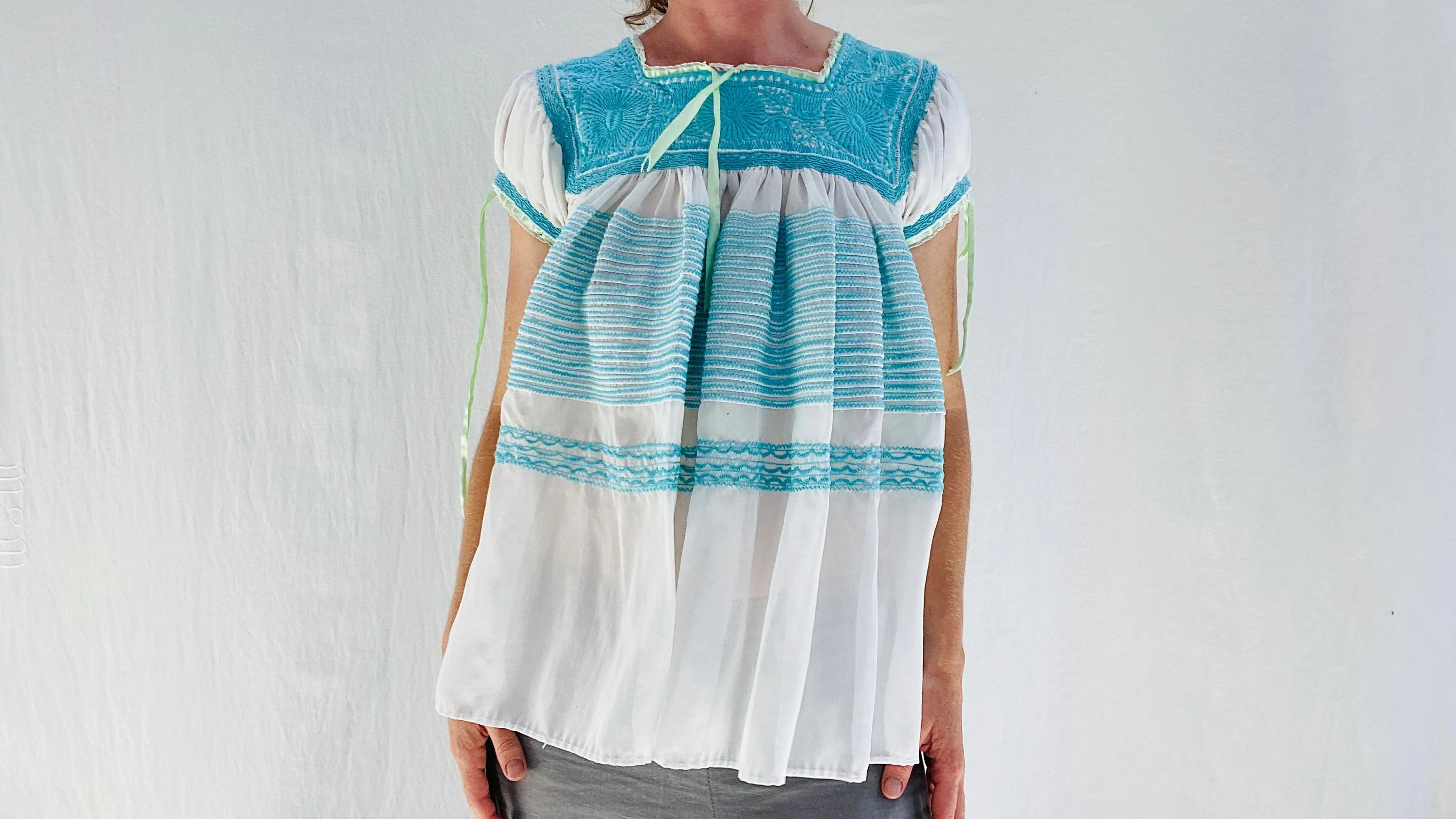 Hand-Embroidered Aguacatenango Blouse. Chiffon. 0099