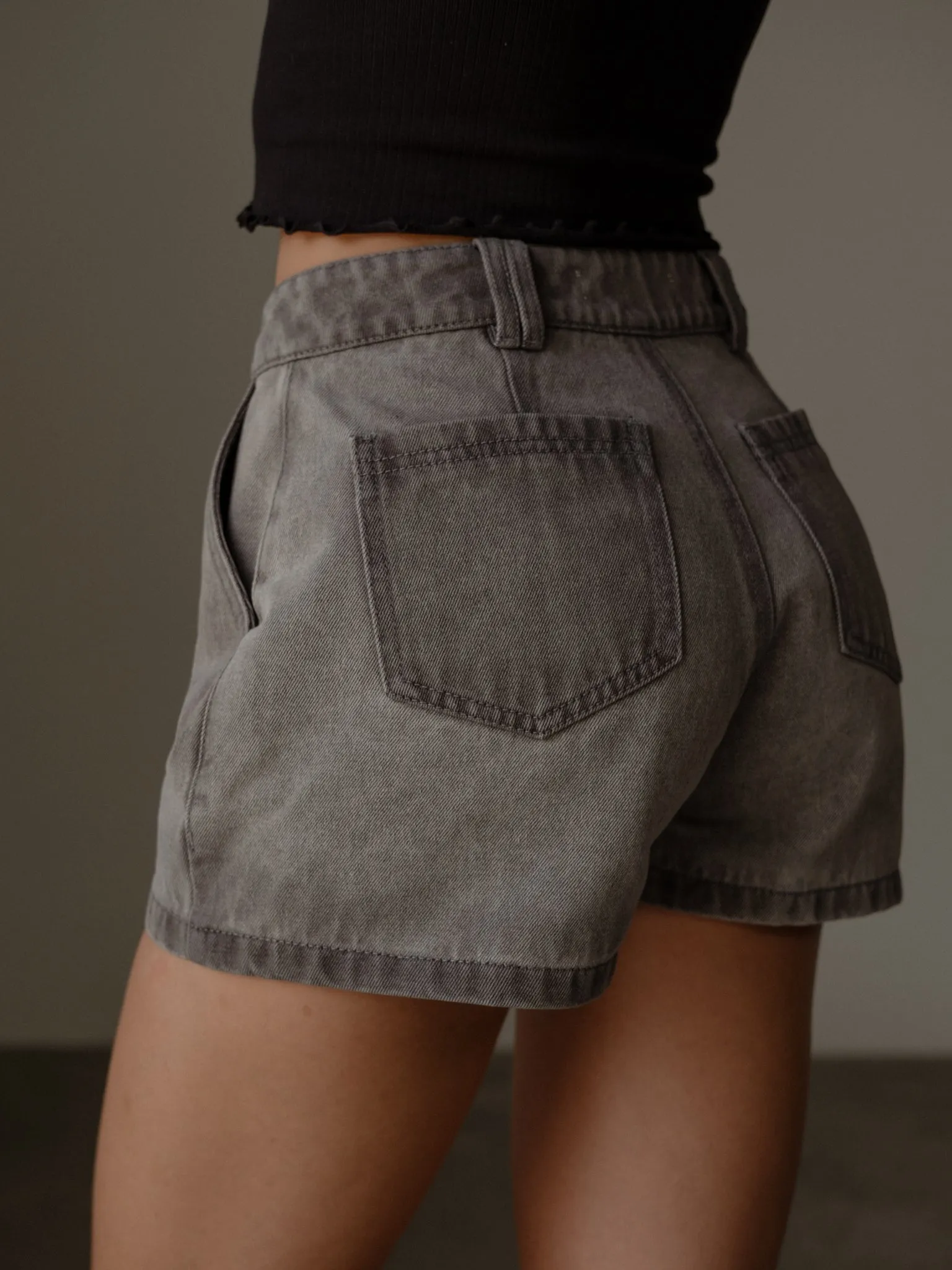 PANELLED DENIM SHORT - VINTAGE GRAY